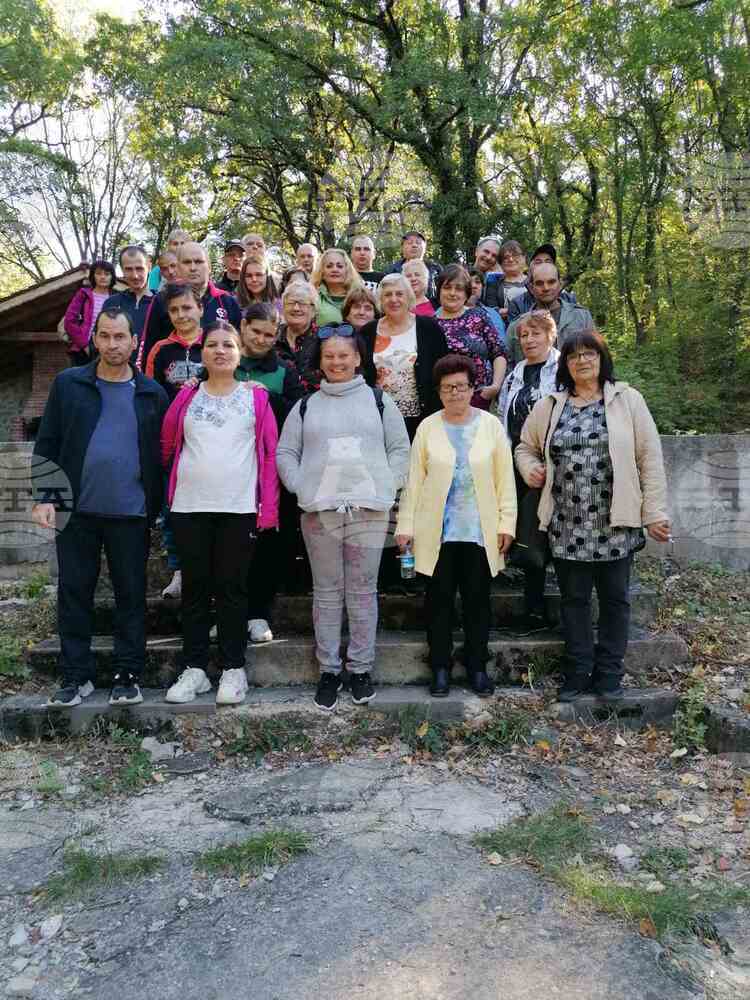 Комплексът за психично-здравни грижи в общността в Търговище празнува 16-ти рожден ден с разходка до Мисионис
