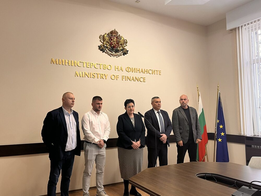 НАЗ след срещата в МФ: Средствата по украинската помощ ще бъдат изплатени до края на ноември