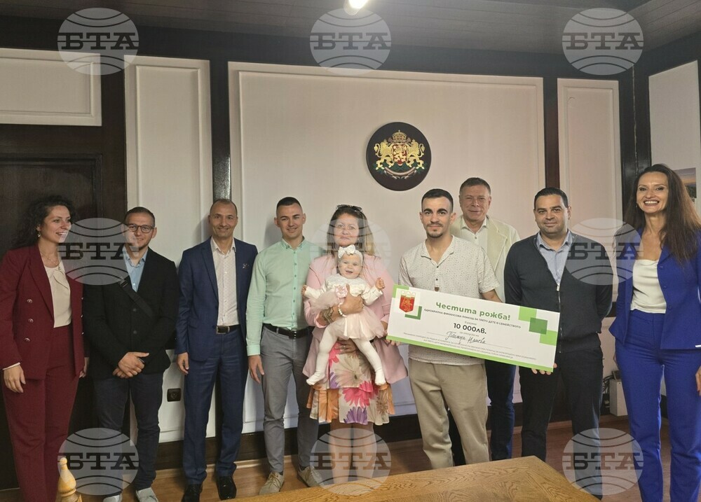 Семейство от Горна Оряховица получи първите 10 000 лева по новата общинска мярка за подкрепа при трето дете