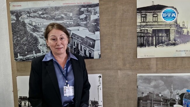 Ученици и учители гостуваха в Държавния архив в Разград по повод Деня на българските архивисти