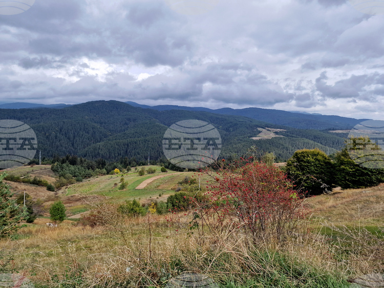 Poor Conditions for Mountain Hiking on Thursday, Hurricane-force Winds at Botev Peak