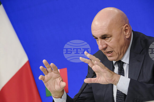 АНСА: Италианският министър на отбраната посети Ливан