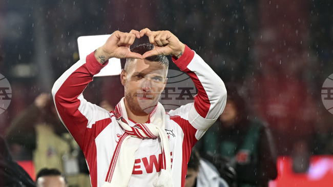 Подолски загатна за отказване от футбола след края на сезона