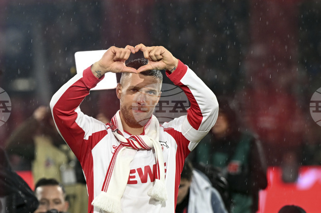 Подолски загатна за отказване от футбола след края на сезона