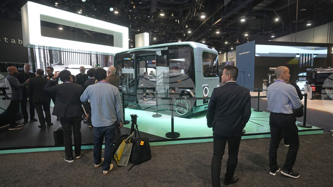 Самоуправляващ се бус на германската компания „Холон“ получи разрешение за включване в пилотен проект