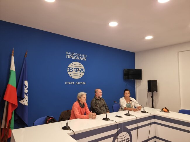 Пресконференция на художниците Фикрет Окан и Галя Златева