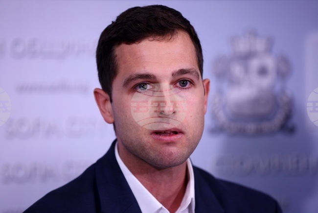 Васил Терзиев "бере плодовете на спасението" в градския транспорт, заяви Димитър Вучев от групата на ГЕРБ-СДС в Столичния общински съвет