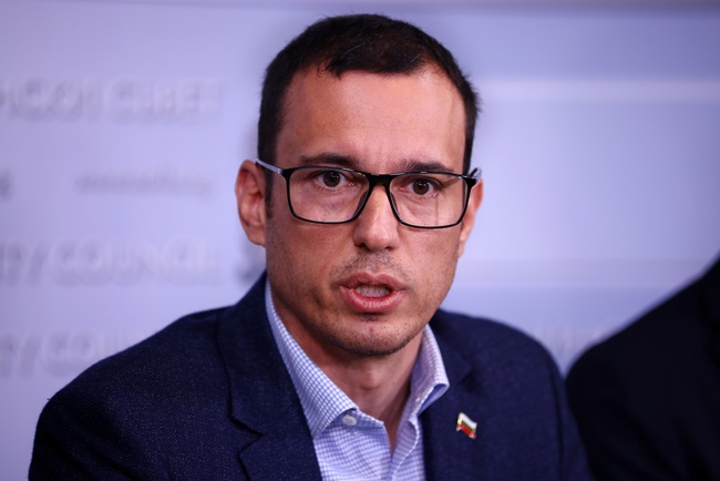 С отварянето на кръстовището на бул. "Черни връх" и бул. "Тодор Каблешков" намаляваме задръстванията в тази част на града, написа Васил Терзиев