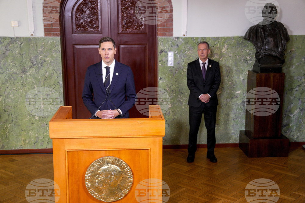 Награди за мир във време на война