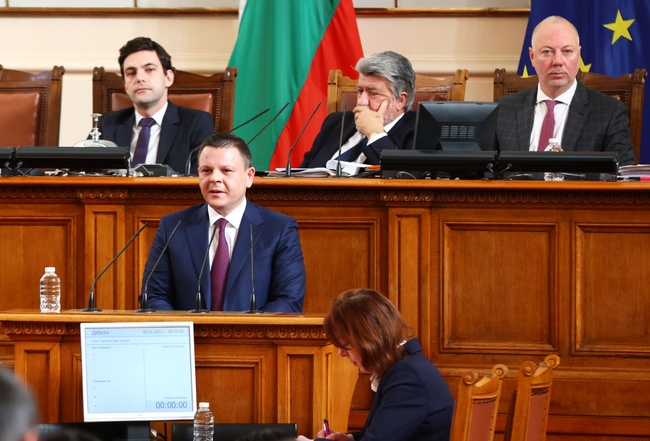 Transport Minister: Lukoil Pays Taxes in Bulgaria, All Further Measures Are Taken for Prices to Go Down
