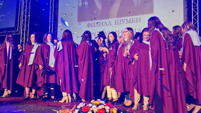 Дипломираха се абсолвентите на шуменския филиал към Медицинския университет „Проф. д-р Параскев Стоянов"