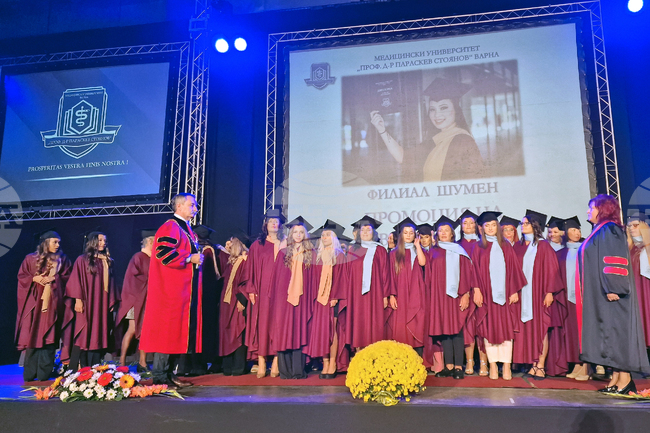 Шумен - абсолвенти - медицински сестри и акушерки