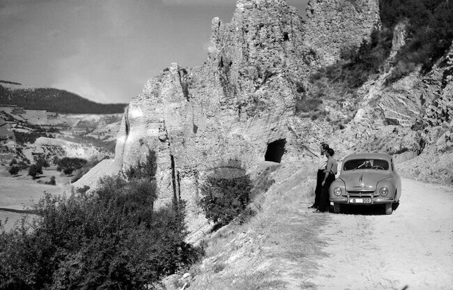 Скалният феномен Чудните скали до с. Аспарухово, община Дългопол