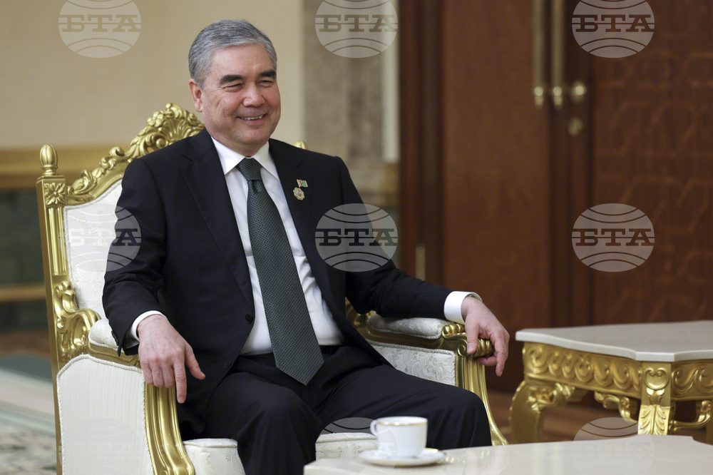 Макрон посреща лидера на Туркменистан