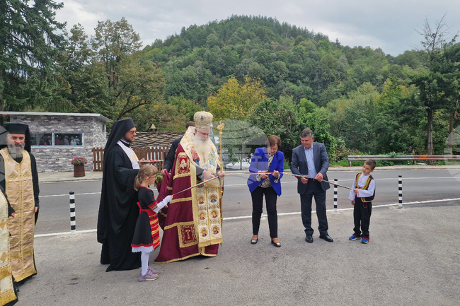 Село Орешак - улица „Стара планина“ - ремонт - Троянски манастир