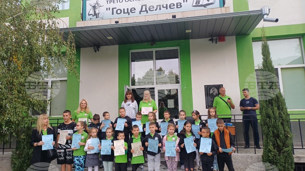 Наградиха част от децата, участвали в Националния туристически поход "По стъпките на Самуиловите войни"