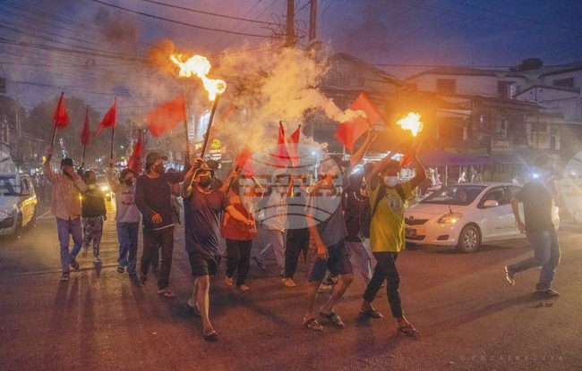 Въздушна атака срещу чайна в Мианма причини смъртта на най-малко 20 души 