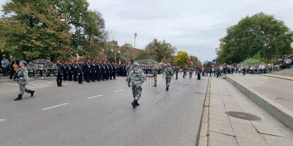 Шумен - военна клетва - заместник-министър Радостин Илиев