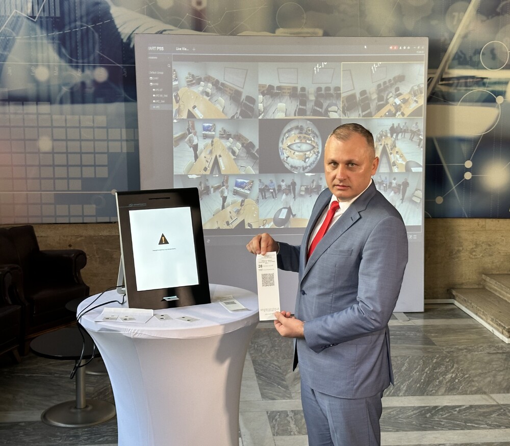 Министър Валентин Мундров: Няма уязвимости в софтуера на машините за гласуване