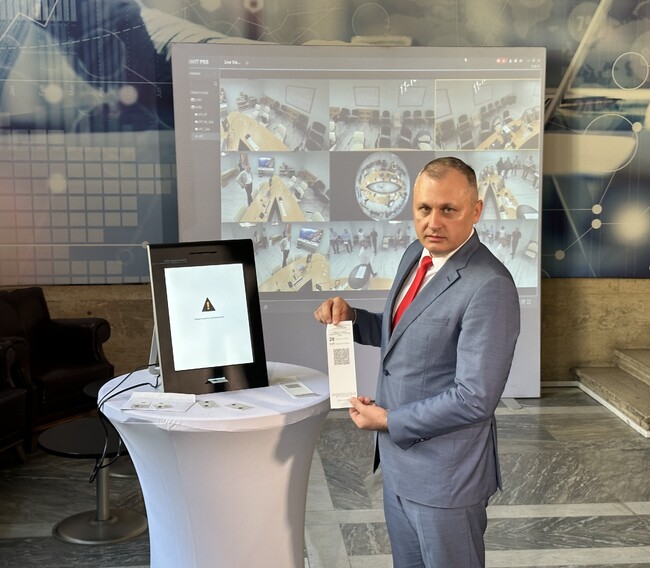 Министър Валентин Мундров: Няма уязвимости в софтуера на машините за гласуване