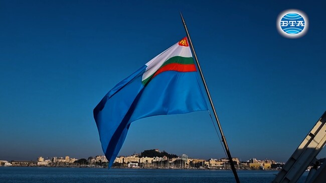 Дежурна церемония по издигането на военноморския флаг на Република България се проведе на борда на „Св. св. Кирил и Методий“