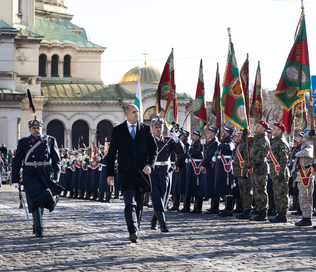 Румен Радев: Парламентът се дави все повече в скандали и предизборно говорене, а има важна работа за вършене
