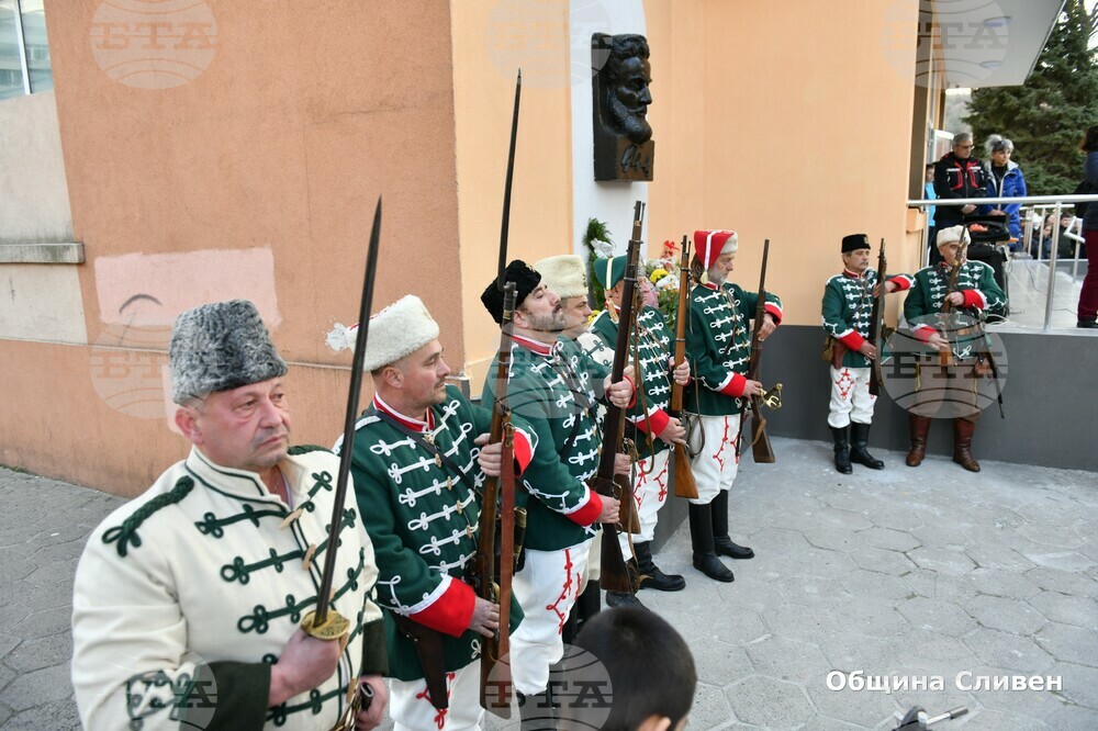 С общоградска церемония и фотодокументална изложба в Сливен ще бъде почетен 2 юни