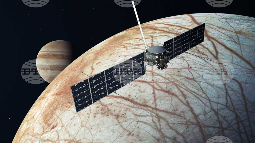 Потъващият лед на юпитеровата луна Европа може да захранва океана ѝ със съставките, необходими за живот