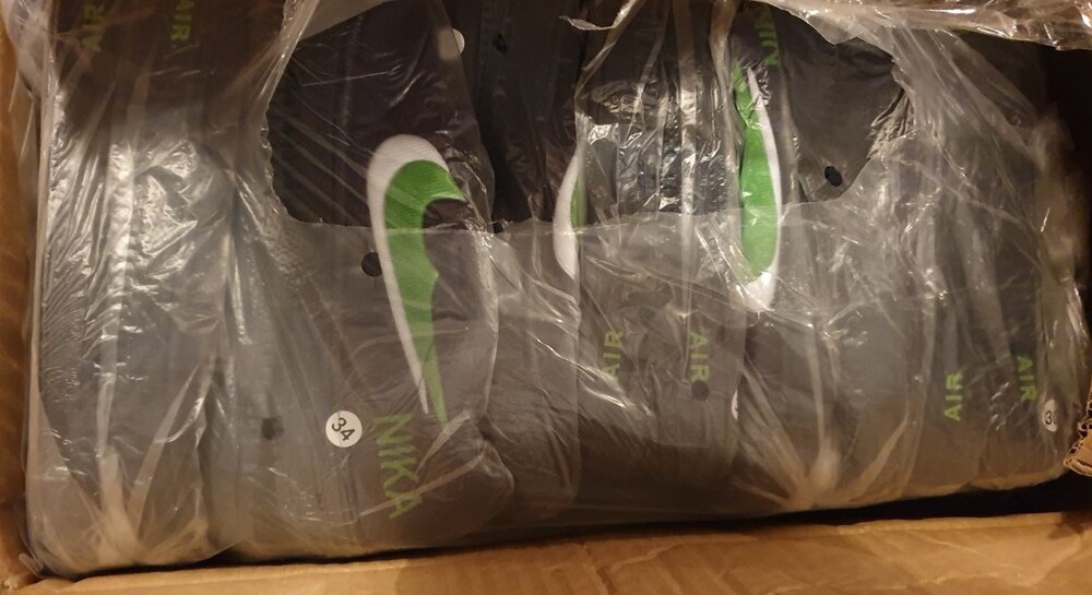 МВР: Служители на ГДБОП иззеха голямо количество стоки, имитиращи известни търговски марки