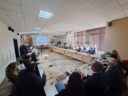 Снимка: Министерство на иновациите и растежа - Министърът на иновациите и растежа Александър Пулев в Кюстендил на брифинг с областния управител Александър Пандурски. 