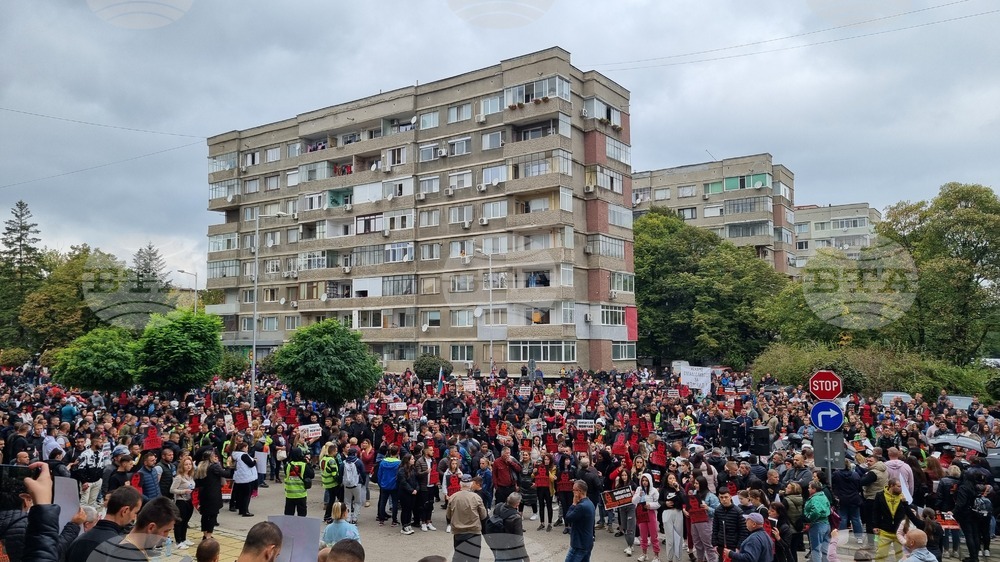 Хиляди се събраха на протест в Търговище с искане за справедливост в разследването на случай със загинал моторист край Попово