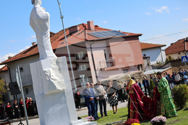 Разлог - Богородица с Младенеца - скулптура - откриване