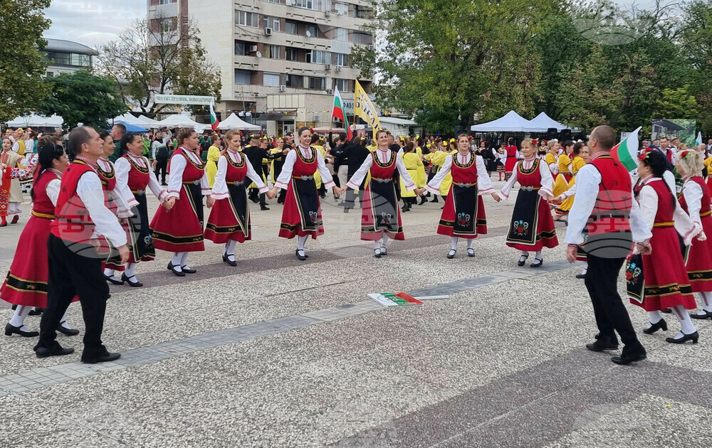 Нова Загора - празник на града - занаятчийска среща „Живата традиция“