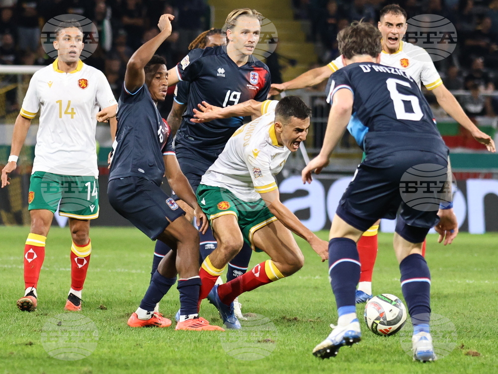 Георги Костадинов влезе като резерва при успех на АПОЕЛ Никозия