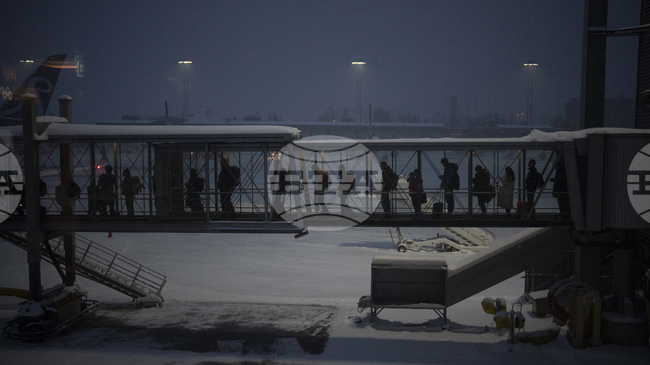 Летището в Осло затвори една от пистите си заради забелязан дрон, съобщи полицията