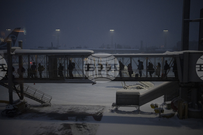 Летището в Осло затвори една от пистите си заради забелязан дрон, съобщи полицията