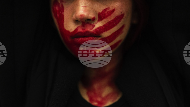 Възмущение в Истанбул след откриването на обезглавено тяло на жена, чиито крака също са били отрязани, в контейнер за боклук