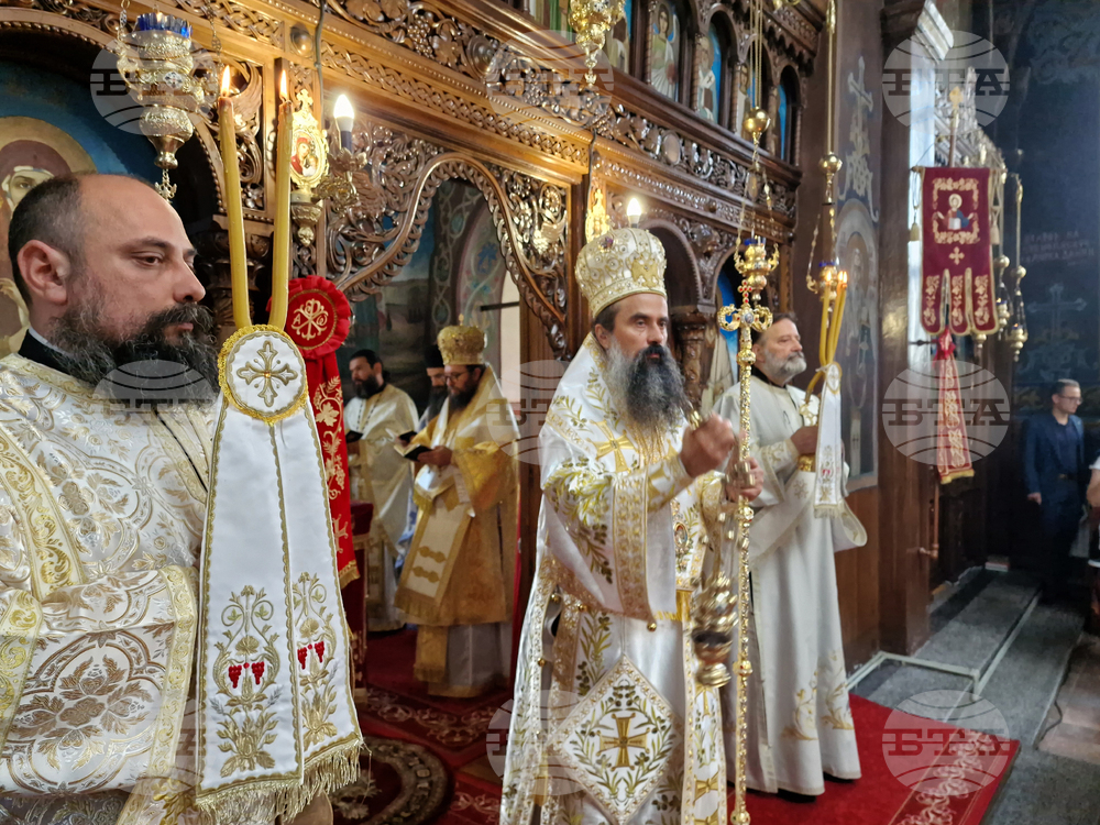 Костенец - храм "Свети Георги" - патриарх Даниил - литургия