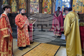 Търговище - църква „Св. Успение Богородично“ - Неделна служба