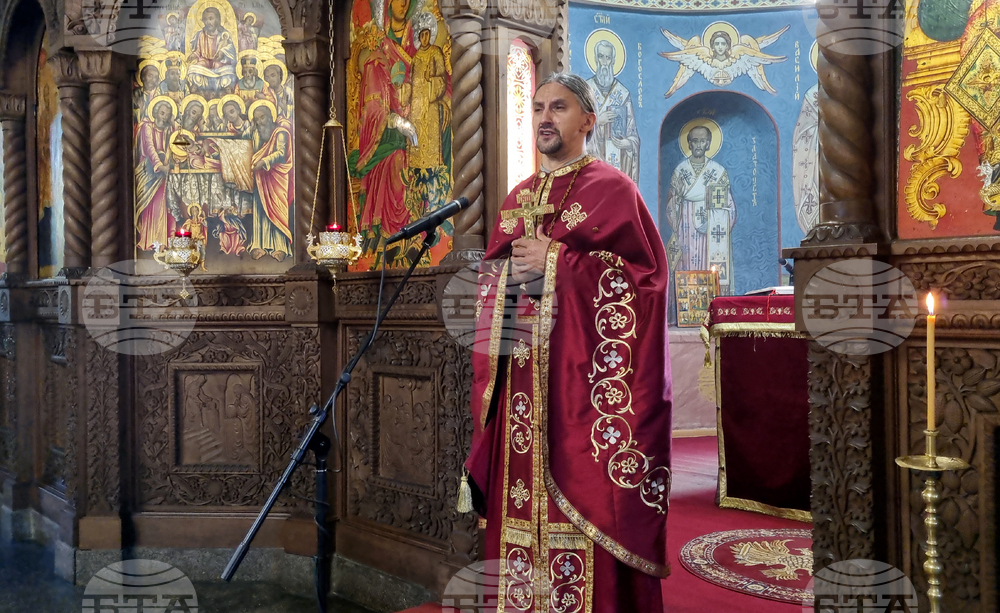 Търговище - църква „Св. Успение Богородично“ - Неделна служба
