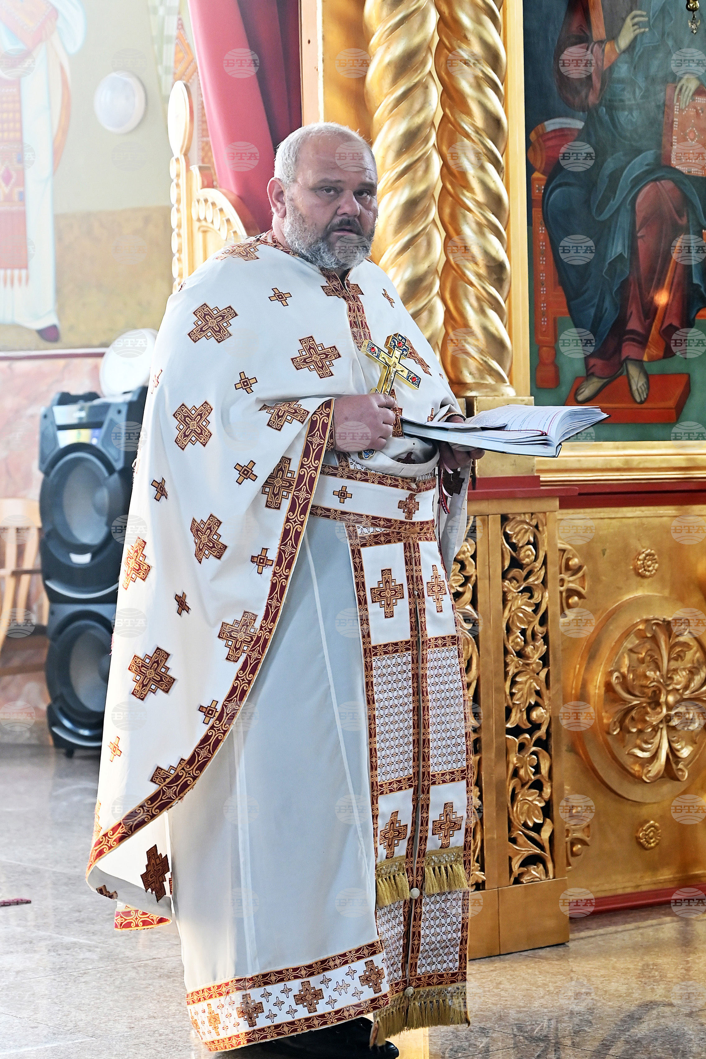 Монтана - храм „Свети Дух" - неделна служба