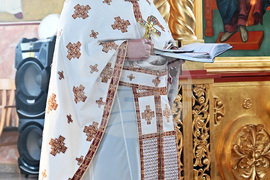 Монтана - храм „Свети Дух" - неделна служба