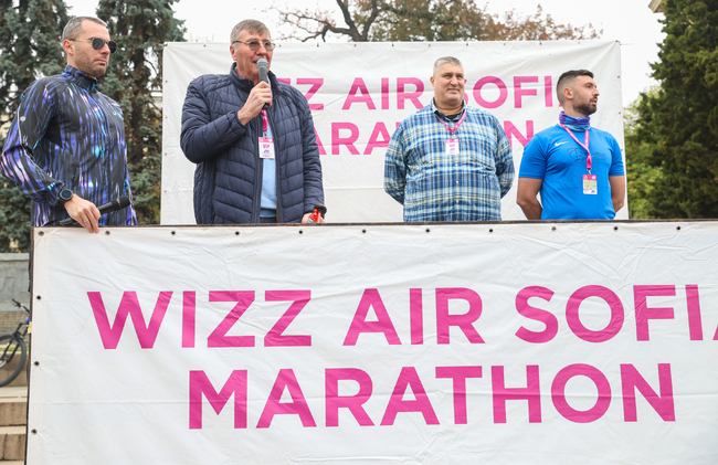 Министър Георги Глушков даде старт на Wizz air София маратон