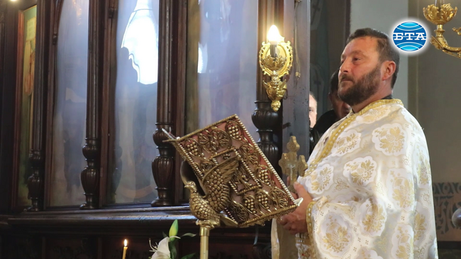 Отец Емануил отслужи неделната литургия в храм „Света Троица“ в Добрич