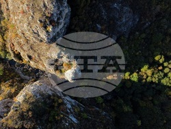 Трън - есенен изглед над екопътека "Ждрелото на река Ерма"