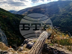 Трън - есенен изглед над екопътека "Ждрелото на река Ерма"