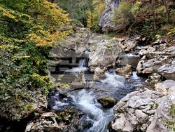 Трън - есенен изглед над екопътека "Ждрелото на река Ерма"