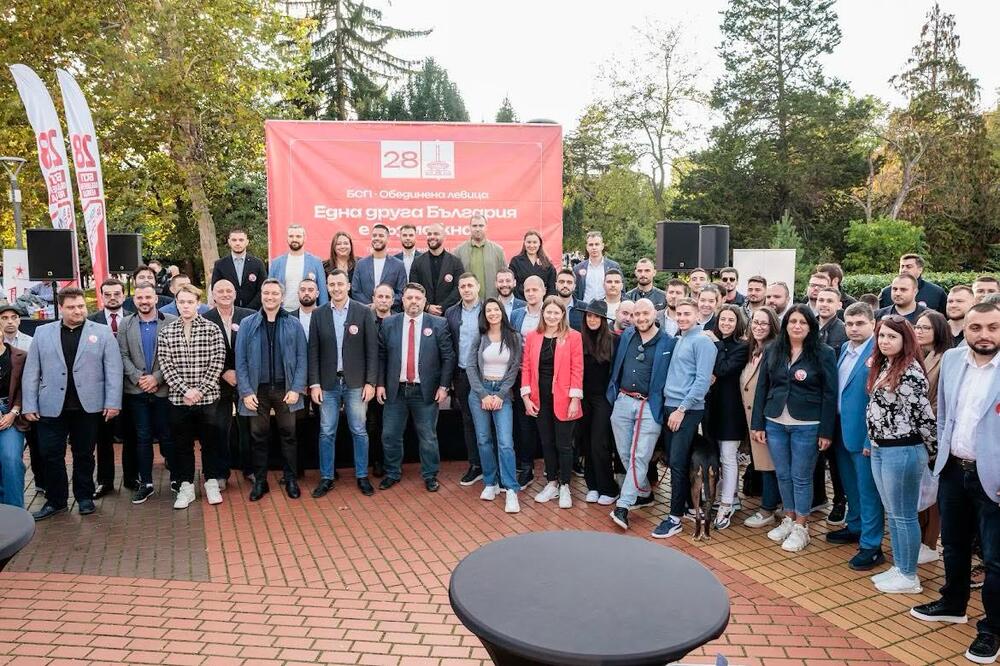 С джаги, политики за младите и коктейли „Бузлуджа“ младежите на БСП отпразнуваха рождения си ден
