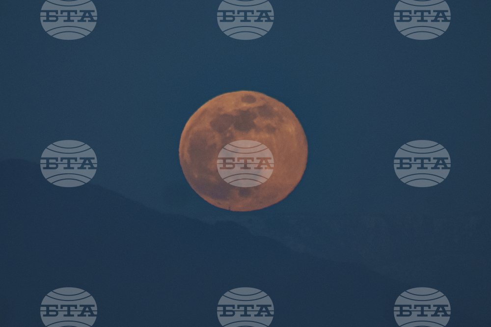 Нов източник на вода е открит в лунни проби, взети от китайска мисия