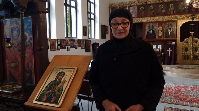 Почитта към св. Петка в пернишкия край е много специална и голяма, каза игумения Павла в навечерието на храмовия празник на манастира „Св. Петка“